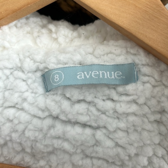 Avenue Sherpa lined hooded puffer vest - Picture 4 of 6